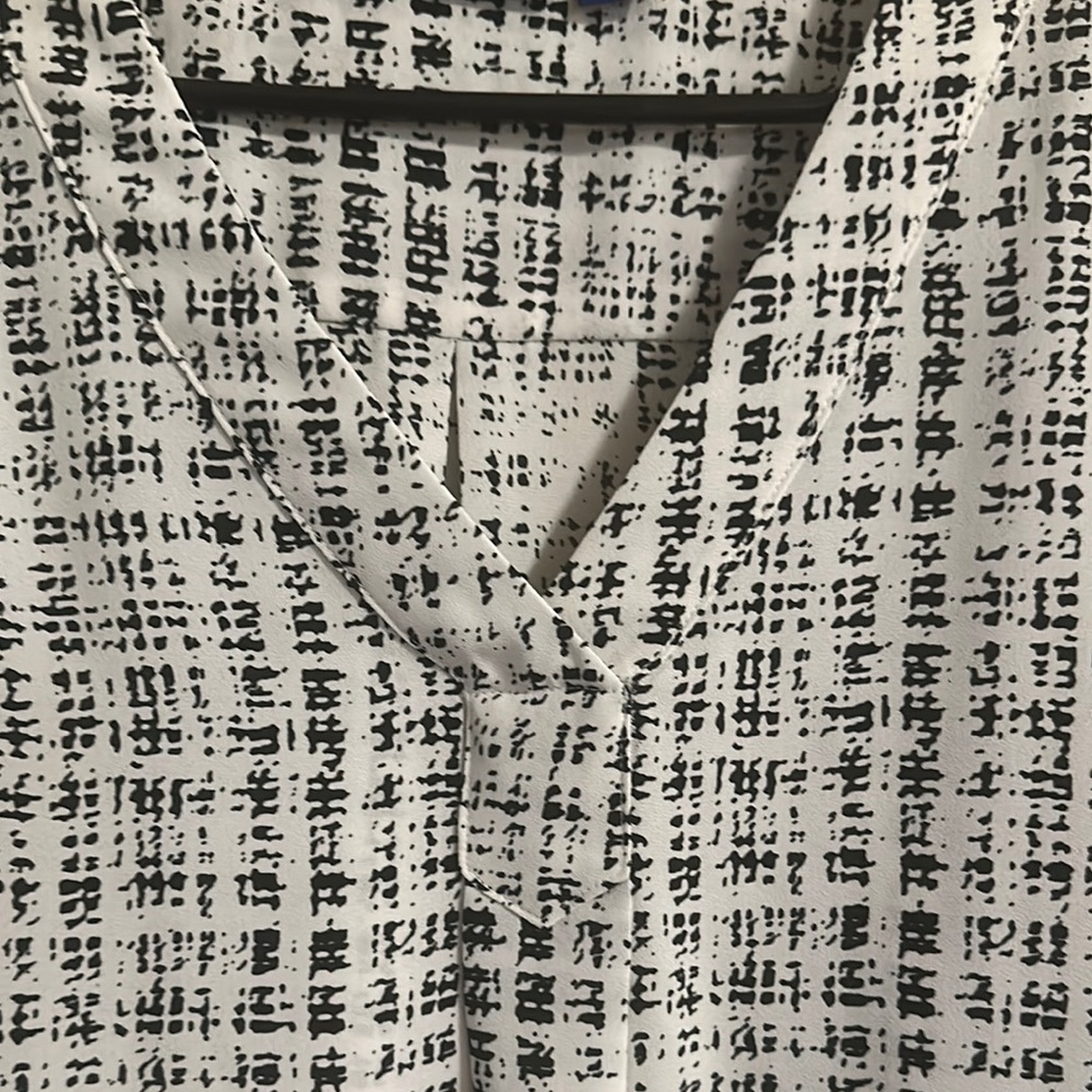 Women's Black and White Patterned Top - Picture 5 of 7